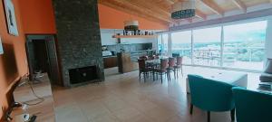 Η κουζίνα ή μικρή κουζίνα στο Casa Soñada reserva natural piletas & vistas Carlos Paz