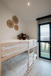 a bedroom with a bunk bed and a window at B-LESS in Blankenberge