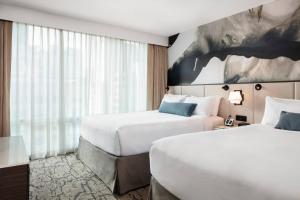 Postel nebo postele na pokoji v ubytování Delta Hotels by Marriott Vancouver Downtown Suites