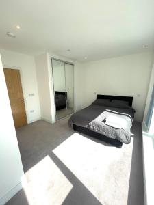 a bedroom with a bed and a large mirror at Luxury London Apartment - Steps To East Croydon Train Station in Croydon