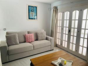 Zdjęcie z galerii obiektu Seaview Villa w mieście San Antonio