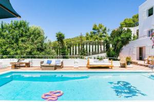 Zdjęcie z galerii obiektu Seaview Villa w mieście San Antonio