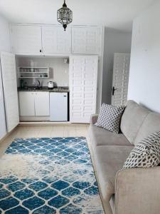 Zdjęcie z galerii obiektu Seaview Villa w mieście San Antonio