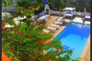 Zdjęcie z galerii obiektu Seaview Villa w mieście San Antonio