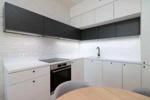 Kuchyň nebo kuchyňský kout v ubytování Sky Park new 1-bedroom apartment