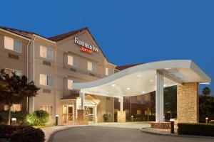 una rappresentazione della parte anteriore di un hotel di Fairfield Inn by Marriott Visalia Sequoia a Visalia