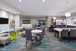 ห้องอาหารหรือที่รับประทานอาหารของ Residence Inn Tampa Downtown