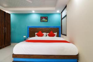 מיטה או מיטות בחדר ב-Flagship Hotel Maharaja Gold