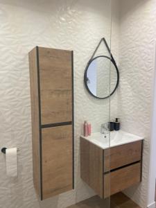 a bathroom with a sink and a mirror at Maisonnette indépendante avec jardin privatif vue Sainte Baume in Nans-les-Pins