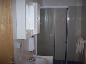 a bathroom with a toilet and a glass shower at Kuća za odmor Cerjani in Kaštelir