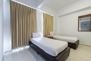 Postel nebo postele na pokoji v ubytování Hollitel Hotel