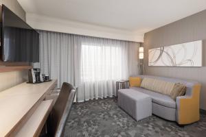Posezení v ubytování Courtyard by Marriott Toronto Vaughan