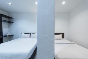 Postel nebo postele na pokoji v ubytování Hollitel Hotel