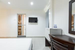 TV a/nebo společenská místnost v ubytování Hollitel Hotel