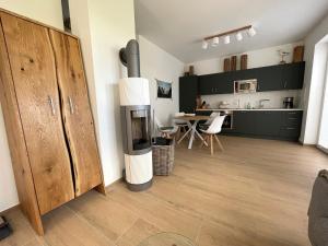 a living room with a fireplace in the middle of a room at Flaggschiff Liegeplatz in Dahme