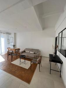 Coin salon dans l'établissement Joli appartement d'artiste 44m2