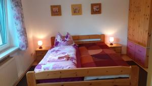 Ein Bett oder Betten in einem Zimmer der Unterkunft Pension "Am Schloß"