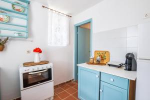 Kuchyň nebo kuchyňský kout v ubytování Olive Grove Cottage