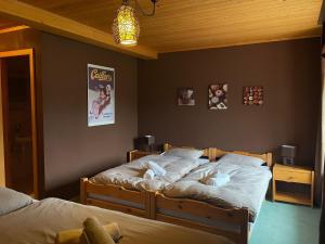 Postel nebo postele na pokoji v ubytování Auberge de l'Ange