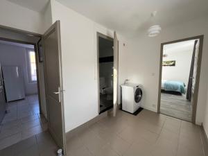 Łóżko lub łóżka w pokoju w obiekcie AptCityStay