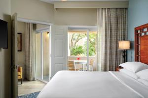 Postel nebo postele na pokoji v ubytování Sheraton Desert Oasis Villas, Scottsdale + 18 fotografií