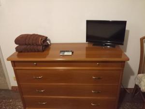a dresser with a television on top of it at Federica House in Bologna