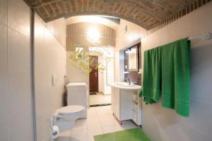 Kúpeľňa v ubytovaní Carla Studio Apartment + 19 fotografií