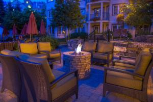 Posezení v ubytování Residence Inn by Marriott Mont Tremblant Manoir Labelle