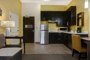 Cucina o angolo cottura di Residence Inn by Marriott Pullman