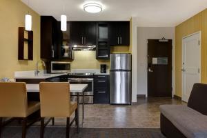 Cucina o angolo cottura di Residence Inn by Marriott Pullman