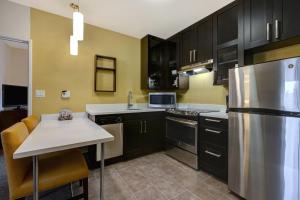Cucina o angolo cottura di Residence Inn by Marriott Pullman
