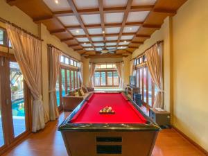 a room with a pool table in the middle of it at Villano Lilawadee Pool Villa in Na Jomtien