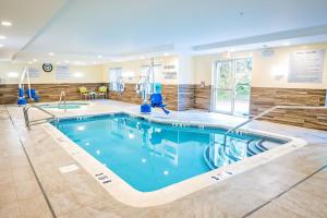 a pool in a hotel room with a swimming pool at Fairfield by Marriott Medford Long Island in Medford