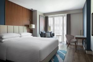 Cama ou camas em um quarto em Izmir Marriott Hotel