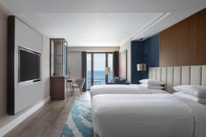 Cama ou camas em um quarto em Izmir Marriott Hotel