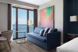 Uma área de estar em Izmir Marriott Hotel