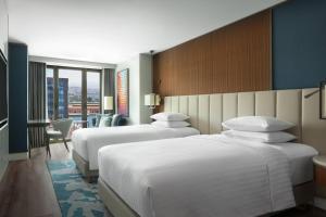 Cama ou camas em um quarto em Izmir Marriott Hotel
