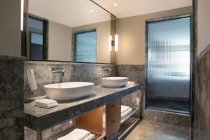 Um banheiro em Izmir Marriott Hotel