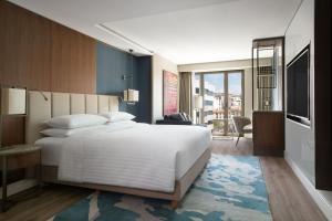 Cama ou camas em um quarto em Izmir Marriott Hotel