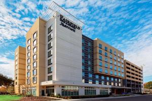 a rendering of a hotel building on a cloudy day at Fairfield Inn & Suites by Marriott Savannah Midtown in Savannah