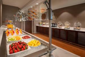 a buffet line with fruits and drinks in a restaurant at Courtyard Parsippany in Parsippany