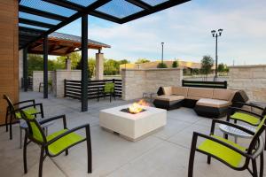 Posezení v ubytování SpringHill Suites by Marriott Lindale Tyler