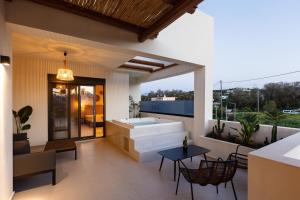 Kép Isla Luxury Apartments - Private Hot tub - 100m from beach szállásáról Réthimnóban a galériában