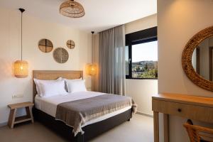 A bed or beds in a room at Isla Luxury Apartments - Private Hot tub - 100m from beach
