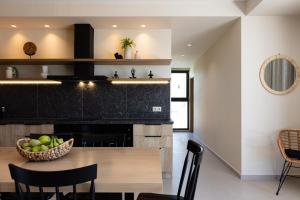 A kitchen or kitchenette at Isla Luxury Apartments - Private Hot tub - 100m from beach Még 16 kép