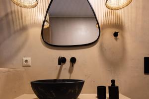 A bathroom at Isla Luxury Apartments - Private Hot tub - 100m from beach