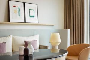 Posezení v ubytování The Ritz-Carlton, Wolfsburg