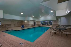 Residence Inn Bryan College Station tesisinde veya buraya yakın yüzme havuzu
