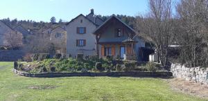 Vonkajšia záhrada v ubytovaní Le chalet de Pierrot