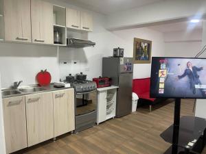 a kitchen with a tv in a room at (24)Dpto de estreno en el corazón de Miraflores in Lima